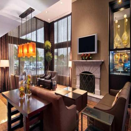 DoubleTree by Hilton Hotel Houston Hobby Airport - image 17