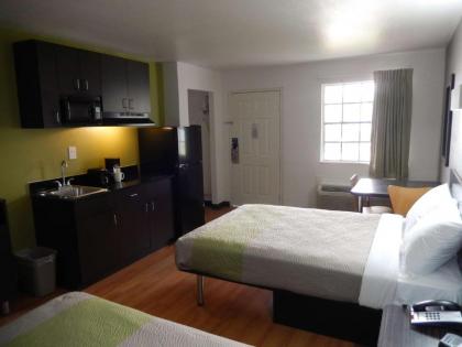 Studio 6-Houston TX - Intercontinental Airport South - image 20