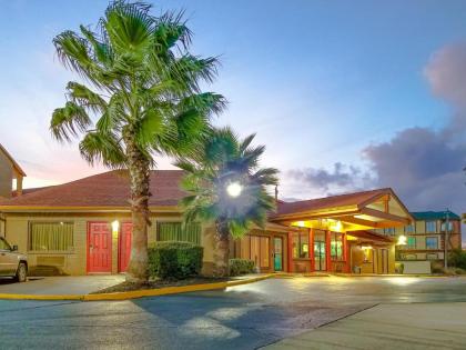 Howard Johnson by Wyndham Houston Hobby - image 1