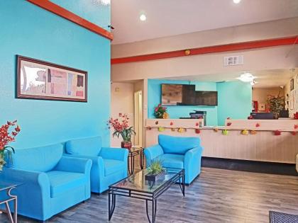 Howard Johnson by Wyndham Houston Hobby - image 15