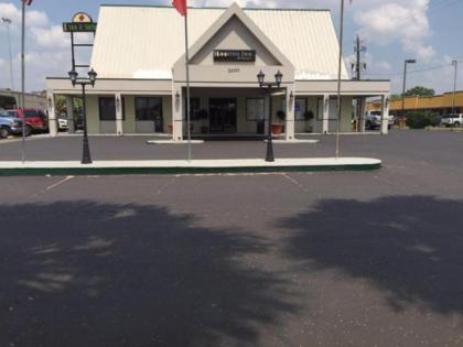 Houston Inn and Suites - image 18