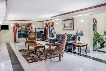 Days Inn by Wyndham Houston - image 12
