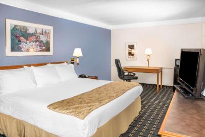 Days Inn by Wyndham Houston - image 13
