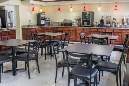 Days Inn by Wyndham Houston - image 15
