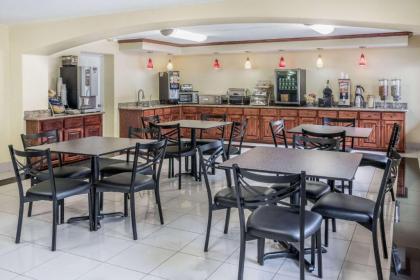 Days Inn by Wyndham Houston - image 4