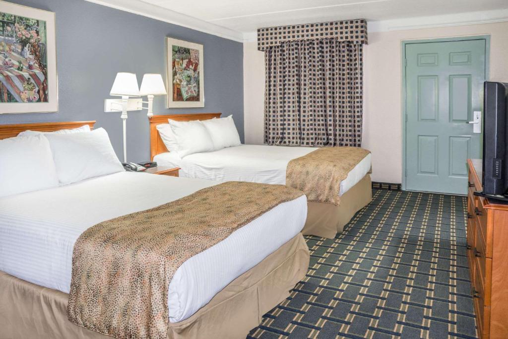Days Inn by Wyndham Houston - image 5