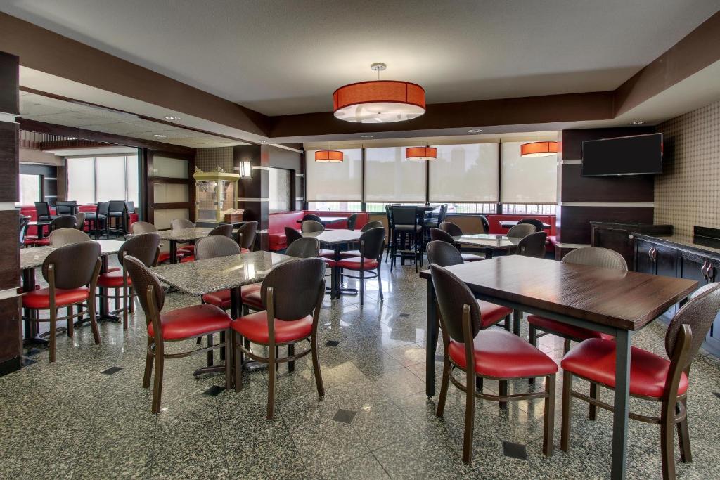 Drury Inn & Suites Houston Galleria - image 5
