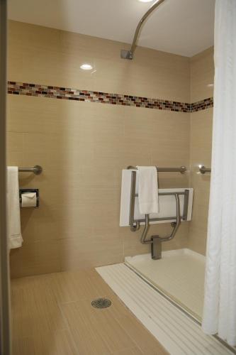 Comfort Inn & Suites Houston I-10 West Energy Corridor - image 7