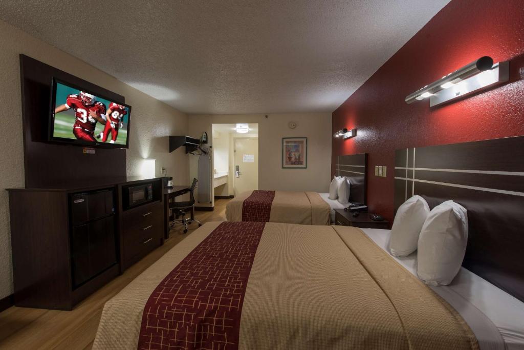 Red Roof Inn Houston Brookhollow - image 4