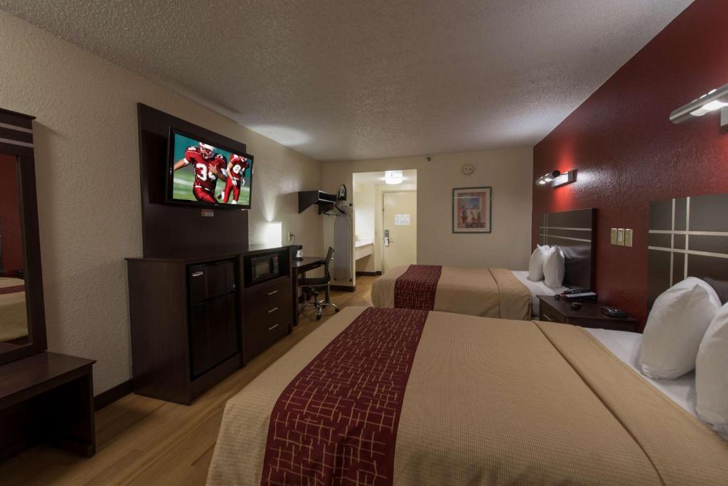 Red Roof Inn Houston Brookhollow - image 5