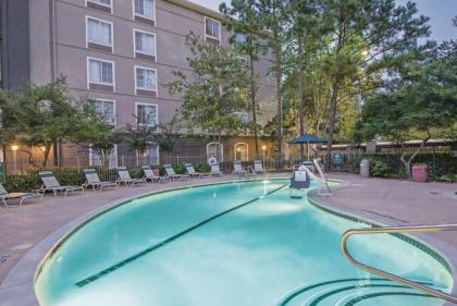 La Quinta by Wyndham Houston Bush IAH South - image 7