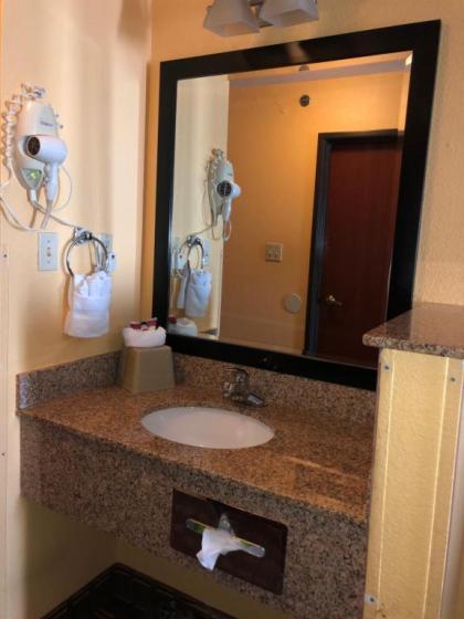 Super 8 by Wyndham Houston/I-10/Federal Road - image 14