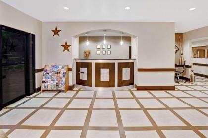 Super 8 by Wyndham Houston/I-10/Federal Road - image 17