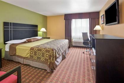 Super 8 by Wyndham Houston/I-10/Federal Road - image 19