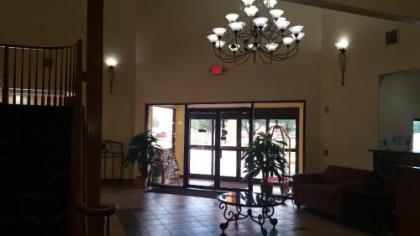 Super 8 by Wyndham Houston Hobby Airport North - image 11
