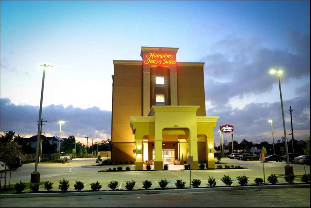 Hampton Inn and Suites Houston Central - main image