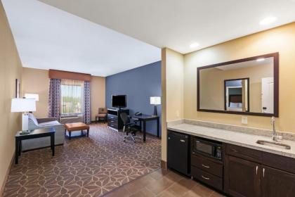 Hampton Inn and Suites Houston Central - image 11