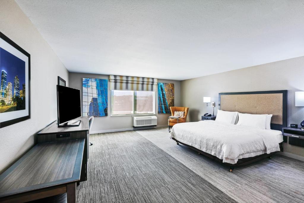 Hampton Inn and Suites Houston Central - image 6