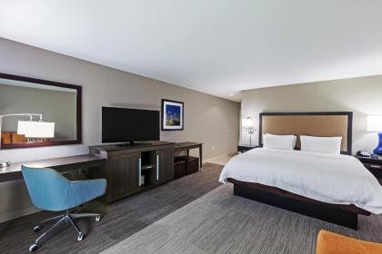 Hampton Inn and Suites Houston Central - image 9
