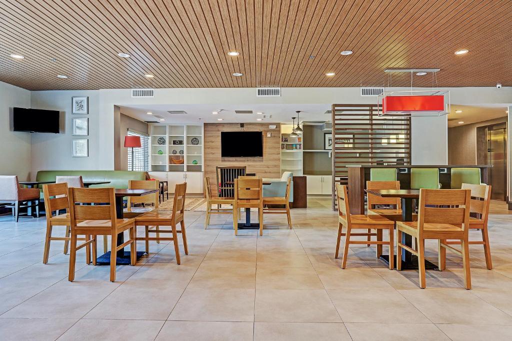 Best Western Plus Westheimer-Westchase Inn & Suites - image 6