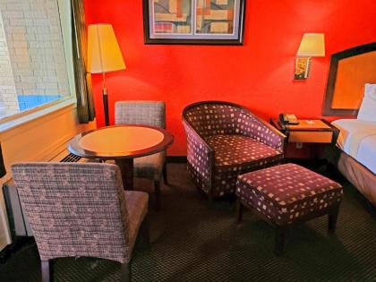 Travelodge by Wyndham Houston Hobby Airport - image 8