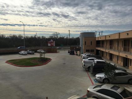 Crystal Inn - image 10