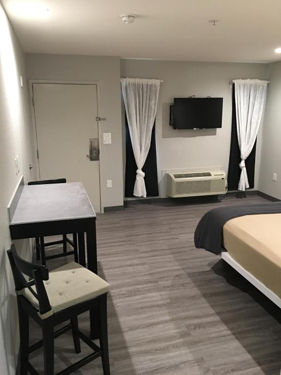 Crystal Inn - image 7