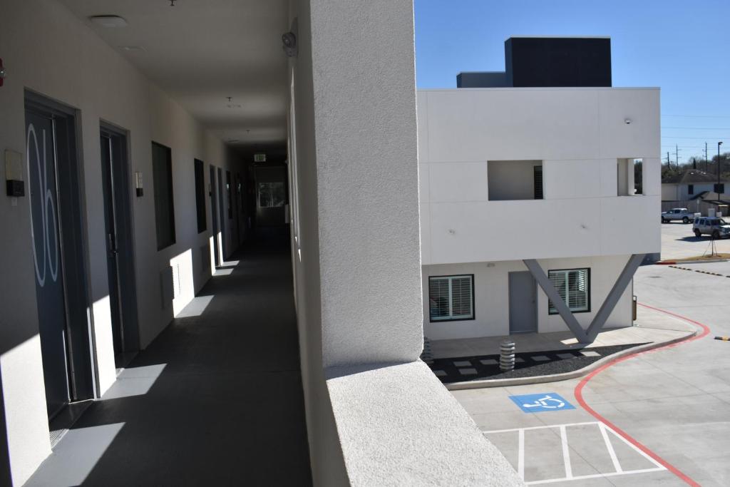 Hotel Bella - image 6