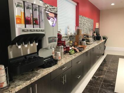 Econo Lodge Inn & Suites Houston Willowbrook - image 11