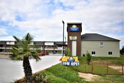 Days Inn & Suites by Wyndham Downtown/University of Houston - image 12