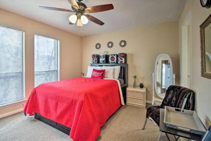 Houston Apt with Private Balcony Downtown 14 Mi - image 14
