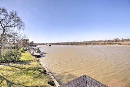 Spacious San Jacinto River Home with Waterfront Deck - image 14