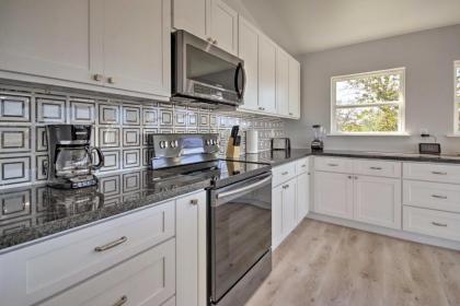 Spacious San Jacinto River Home with Waterfront Deck - image 19