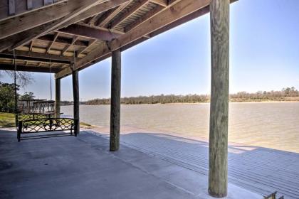 Spacious San Jacinto River Home with Waterfront Deck - image 4