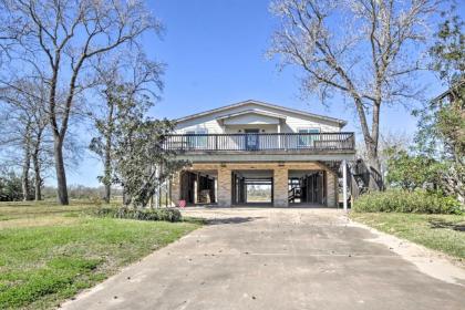 Spacious San Jacinto River Home with Waterfront Deck - image 6