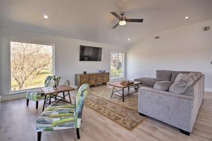 Spacious San Jacinto River Home with Waterfront Deck - image 8