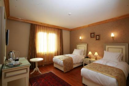 Maywood Hotel - image 12
