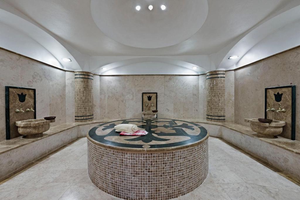 Ambassador Hotel - image 5