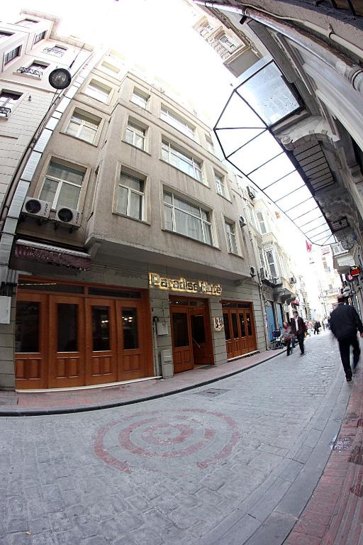Paradise Hotel - main image