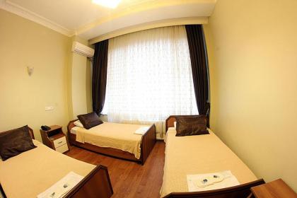 Paradise Hotel - image 15