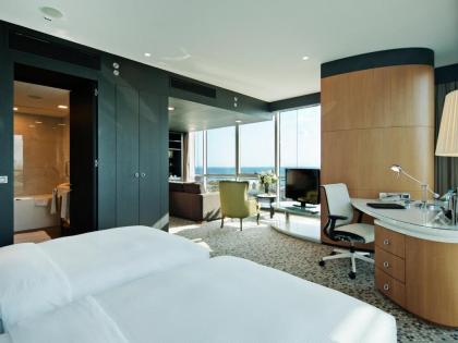 DoubleTree by Hilton Istanbul Moda - image 11