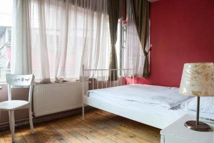 Cheers Midtown Hostel - image 20