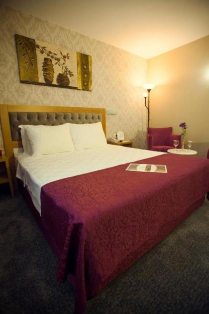 Helikon Business Hotel - image 16