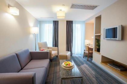 Housez Suites & Apartments Special Class - image 15