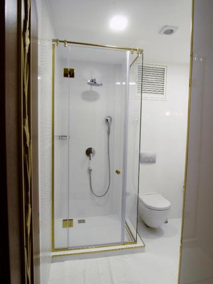 MB Deluxe Hotel - image 7