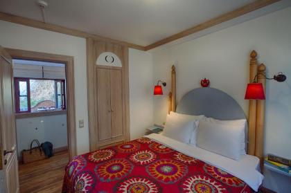 Hotel Empress Zoe - image 5