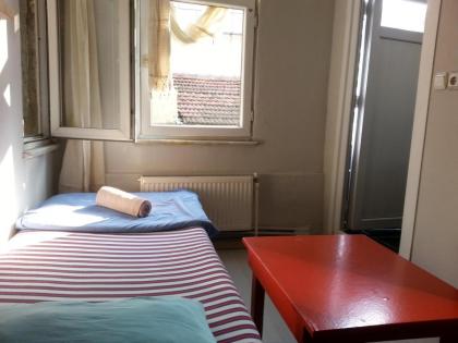 TAXİM HOSTEL - image 9