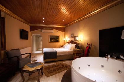 Blue Tuana Suite - image 12