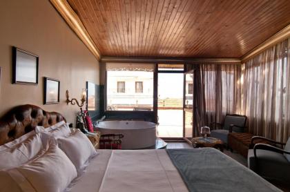 Blue Tuana Suite - image 15