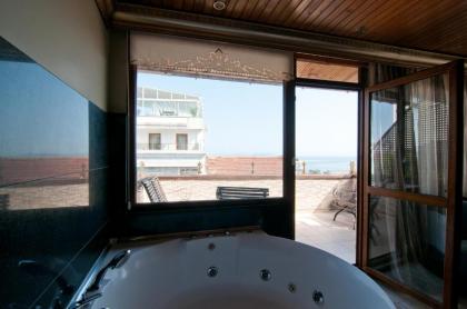 Blue Tuana Suite - image 19